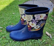 Aigle navy/floral short wellies Size 41, 7.5UK  Worn once.