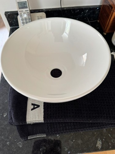 White ceramic bathoom - bathoom, vavity