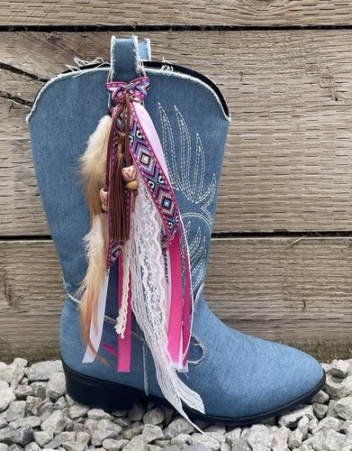 Pink and white - white, western