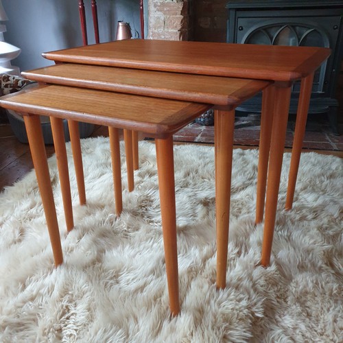 Nest tables by torpe - of,