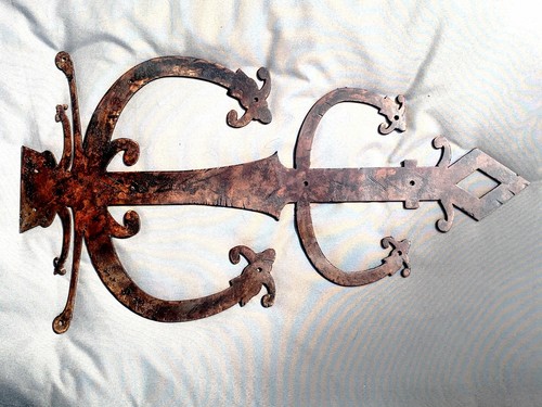 Gothic door hinge front - hinge,