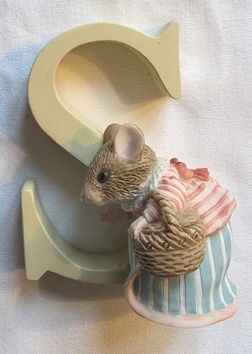 Beatrix potter resin - beatrix, s