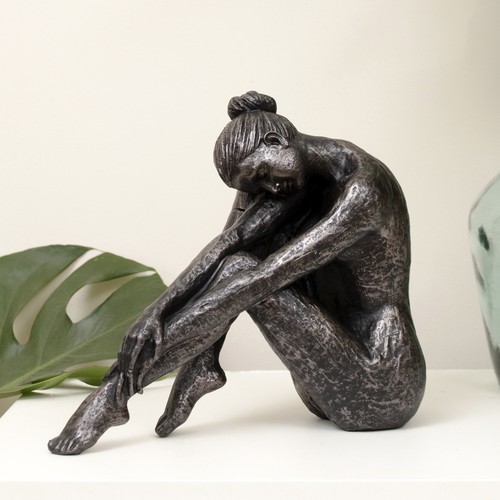 Sitting lady figurine - figurine, antique