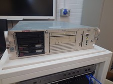 Compaq ProLiant DL380 G1 - Dual Pentium 3 - 512Mb RAM - Dual 9Gb SCSI