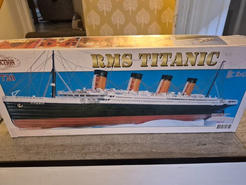 Titanic model kit - model,