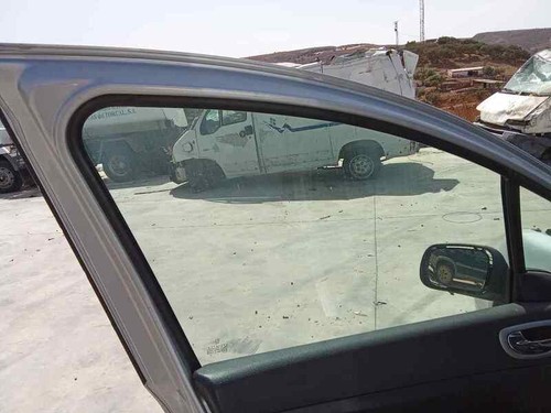 Front window peugeot 307 - front,