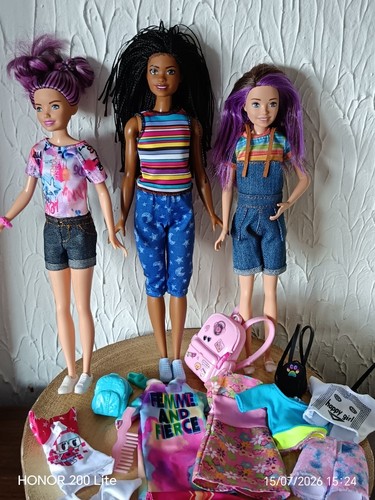 Joblot three barbies - of,
