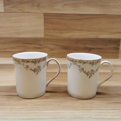 Pair queens fine - pair, bone
