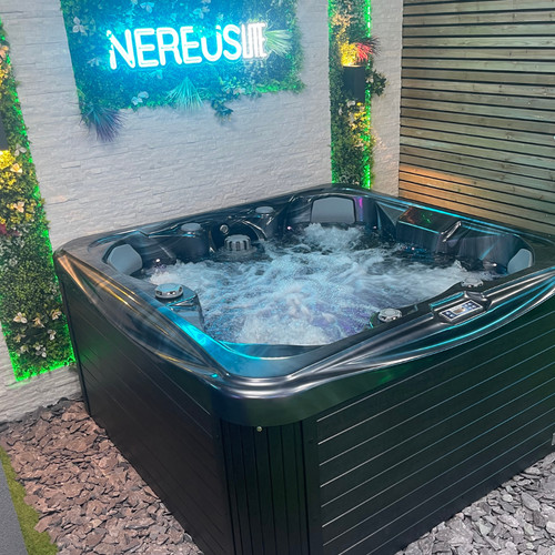Nereus lite person hot tub - hot,
