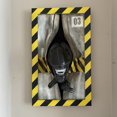 Alien bust wall mount - bust,
