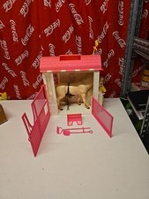 VINTAGE 1995 Barbie "Feeding Fun Stable" Horse Barn by Mattel w/ Accessories