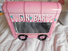 METAL GIN BAR SHAPED LIKE A HORSE BOX.