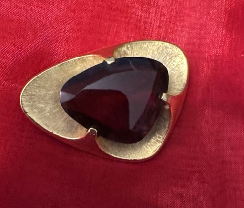 Large gold tone - tone, sphinx