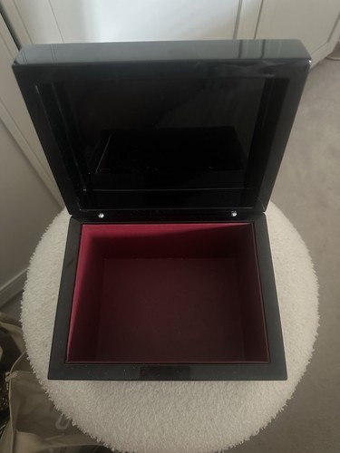 Chanel beauty box wood logo - beauty,