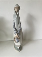 LLADRO Lady with Shawl &
