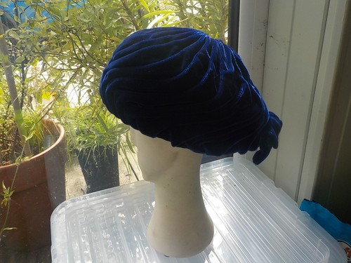 Ladies vintage blue velvet - -,