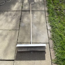 Self leveling roller - roller,