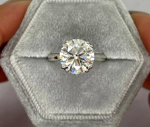 Tcw round cut moissanite - 3.50,