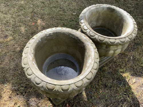 Pair large concrete - large,