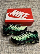 Size 9.5 - NIKE AIR MAX PLUS