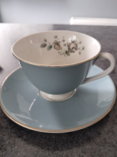 Stunning vintage royal - stunning,