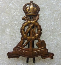 Labour Corps Brass Army Collar / Cap Badge