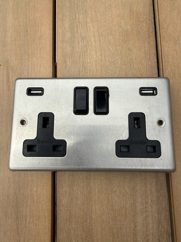 Brushed chrome usb double - brushed,