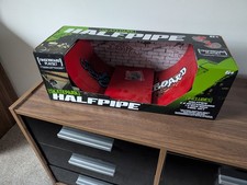 Finger board half pipe - half,
