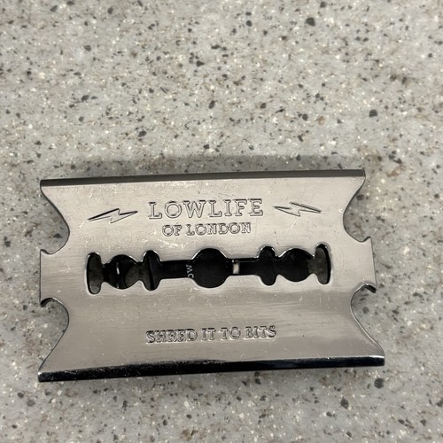 Razor blade belt buckle - razor,