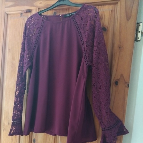Ladies nwt burgandy top - burgandy,