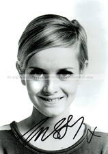 Twiggy Model & Actress Signed