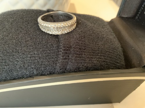 18ct white gold channel set - 18ct,