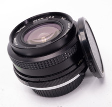 VIVITAR 28MM 2.8 CAMERA LENS. OLYMPUS OM MOUNT, CAPS INCLUDED. GLASS IS GOOD-TO