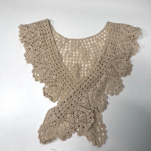 Vintage cream crochet collar