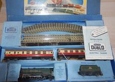 HORNBY DUBLO THREE RAIL EPD 12  TRAIN SET (DUCHESS OF MONTROSE)