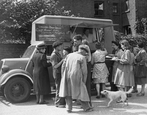 Mobile canteen stopping - , in