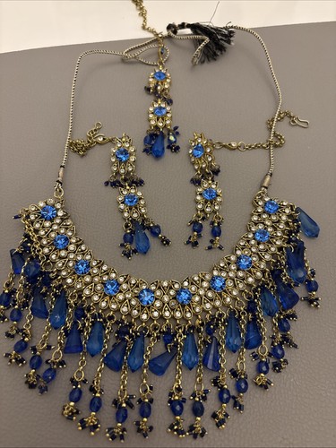 Stunning entire set necklace - stunning,