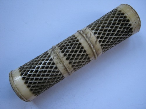 Georgian fretwork bone - , needle