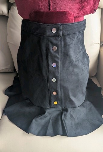 Very black skirt - v,