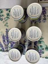 Set Off 6 Mugs Featuring