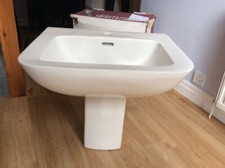 Bathroom Sink with Semi-Pedestal Heritage White Ceramic Single tap hole.