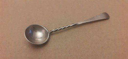Silver salt spoon - sterling,
