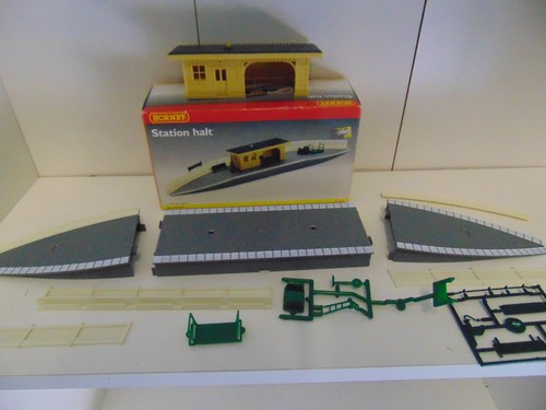Hornby boxed station halt - station,