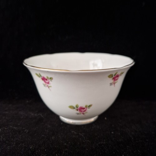 Dainty vintage royal grafton - royal,