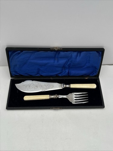 Set fish slice and - fish, fork