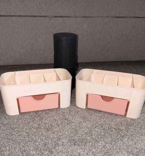Makeup organiser display - makeup,
