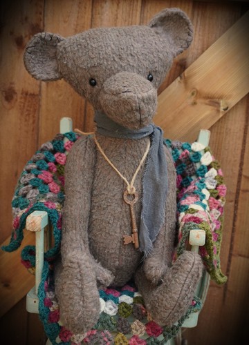 One kind artist bears - artist,
