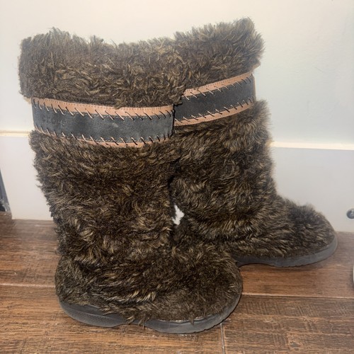 Y2k era crocs yeti - y2k-era, fur