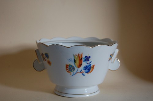 Lidded jar without lid