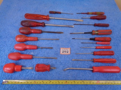 Assorted red screw - 19, x